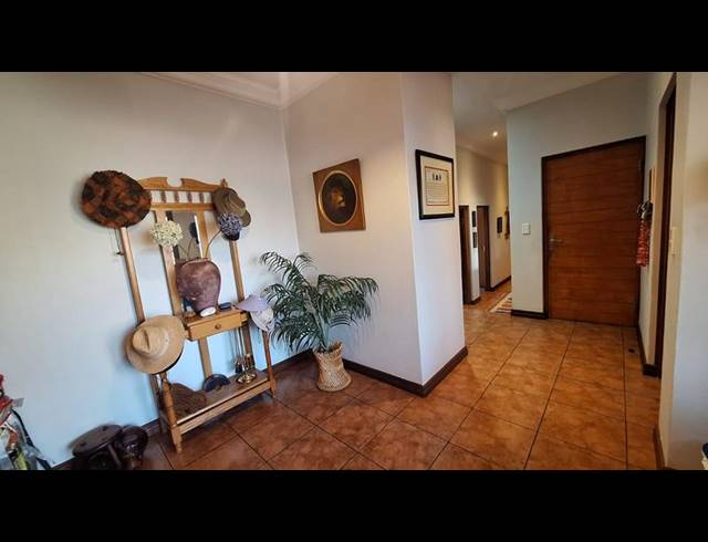 3 BEDROOM HOUSE FOR SALE IN MIDSTREAM ESTATE